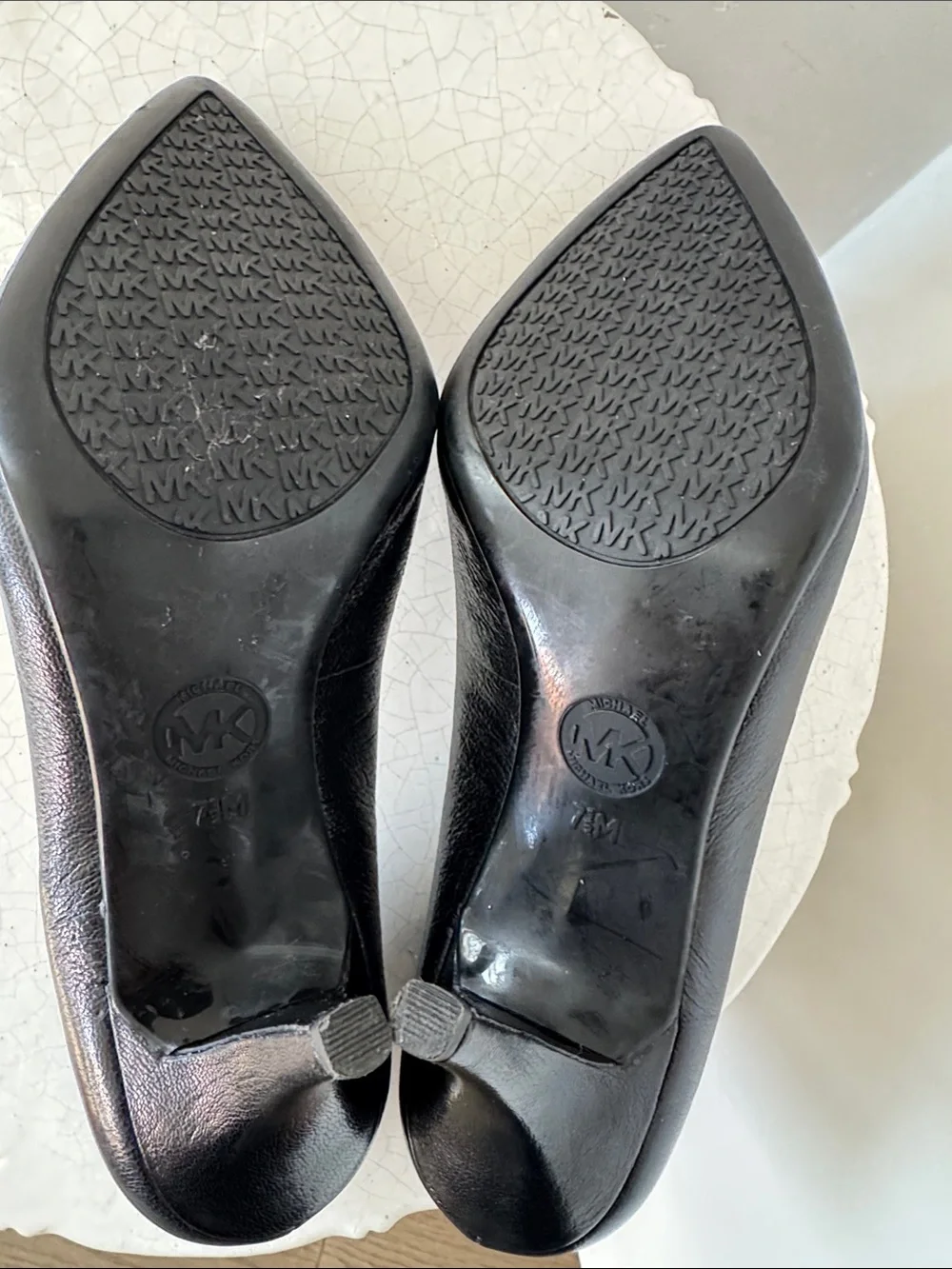 Michael Kors Black Pointed-Toe Leather Pumps Classic Special OccasionSize 7.5M